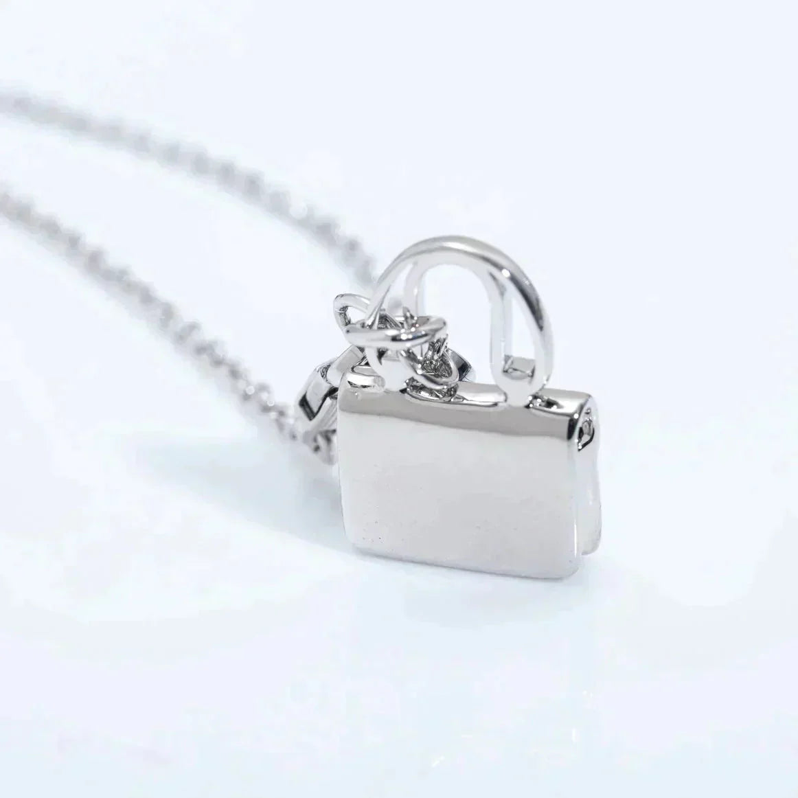 HERMES AMULETTE PEDANT SILVER NECKLACE