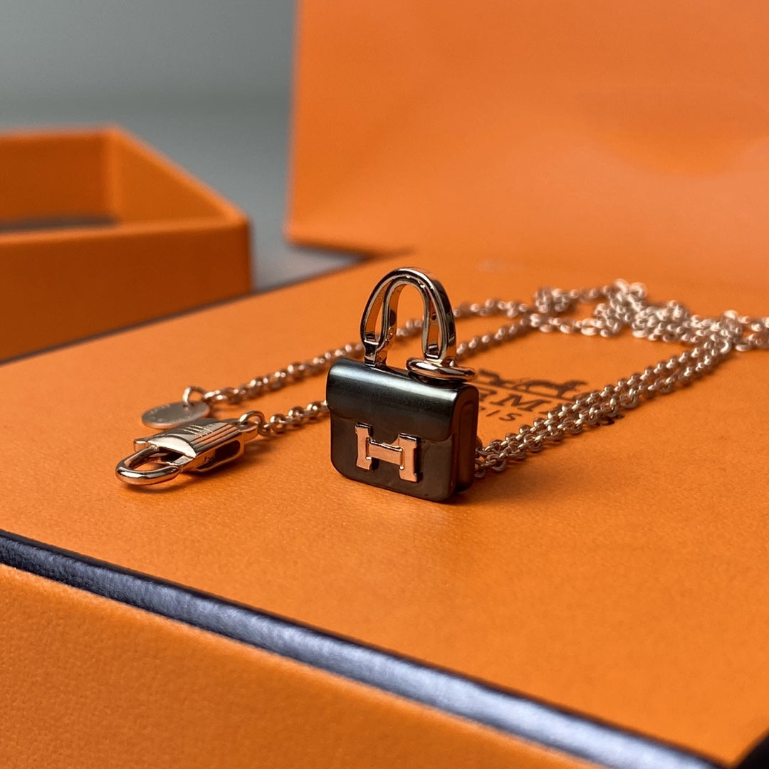 HERMES CONSTANCE BLACK PEDANT PINK GOLD NECKLACE