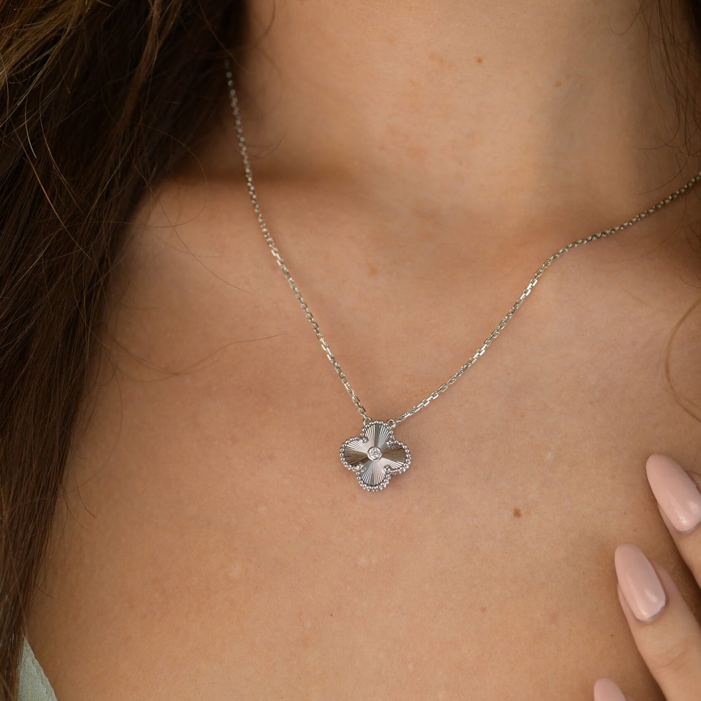 VCA CLOVER 15MM DIAMOND LASER NECKLACE SILVER