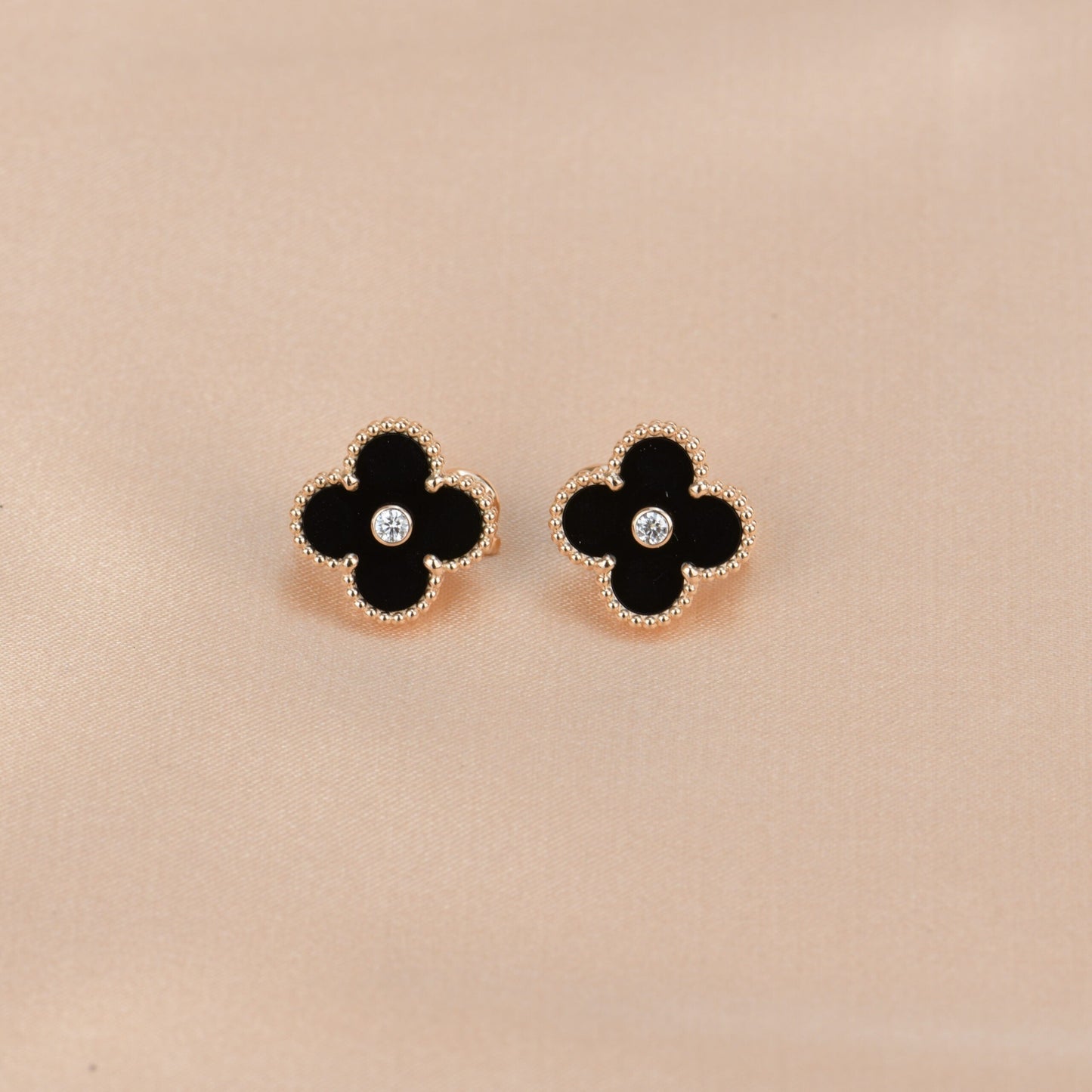 VCA CLOVER MEDIUM 1 MOTIFS ONYX DIAMOND EARRINGS