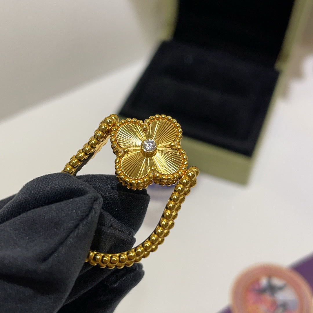 VCA CLOVER RIVERSIBLE BLUE AGATE RING