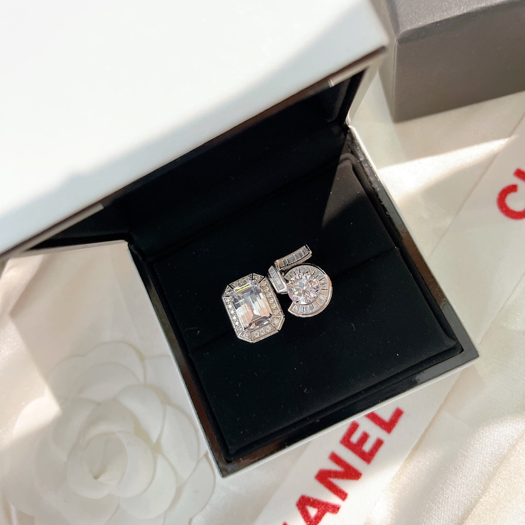 18K Chanel No.5 Diamonds Ring