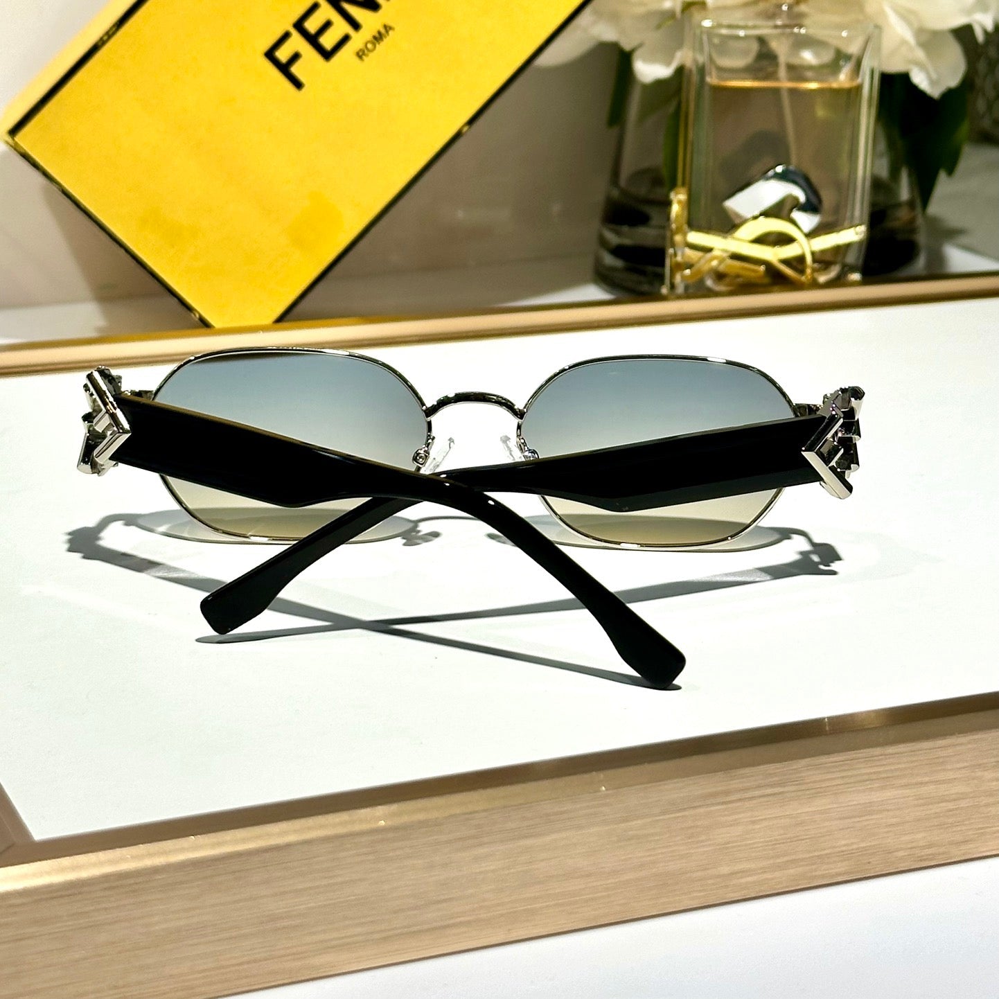 FENDI TRAVEL ROUND FRAME SUNGLASSES FE40148L IN METAL AND ACETATE