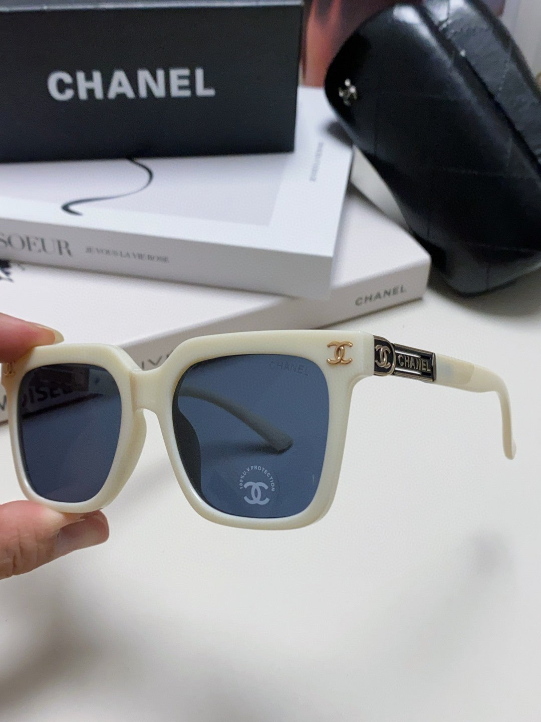 CHANEL SQUARE SUNGLASSES 632878 IN WHITE ACETATE