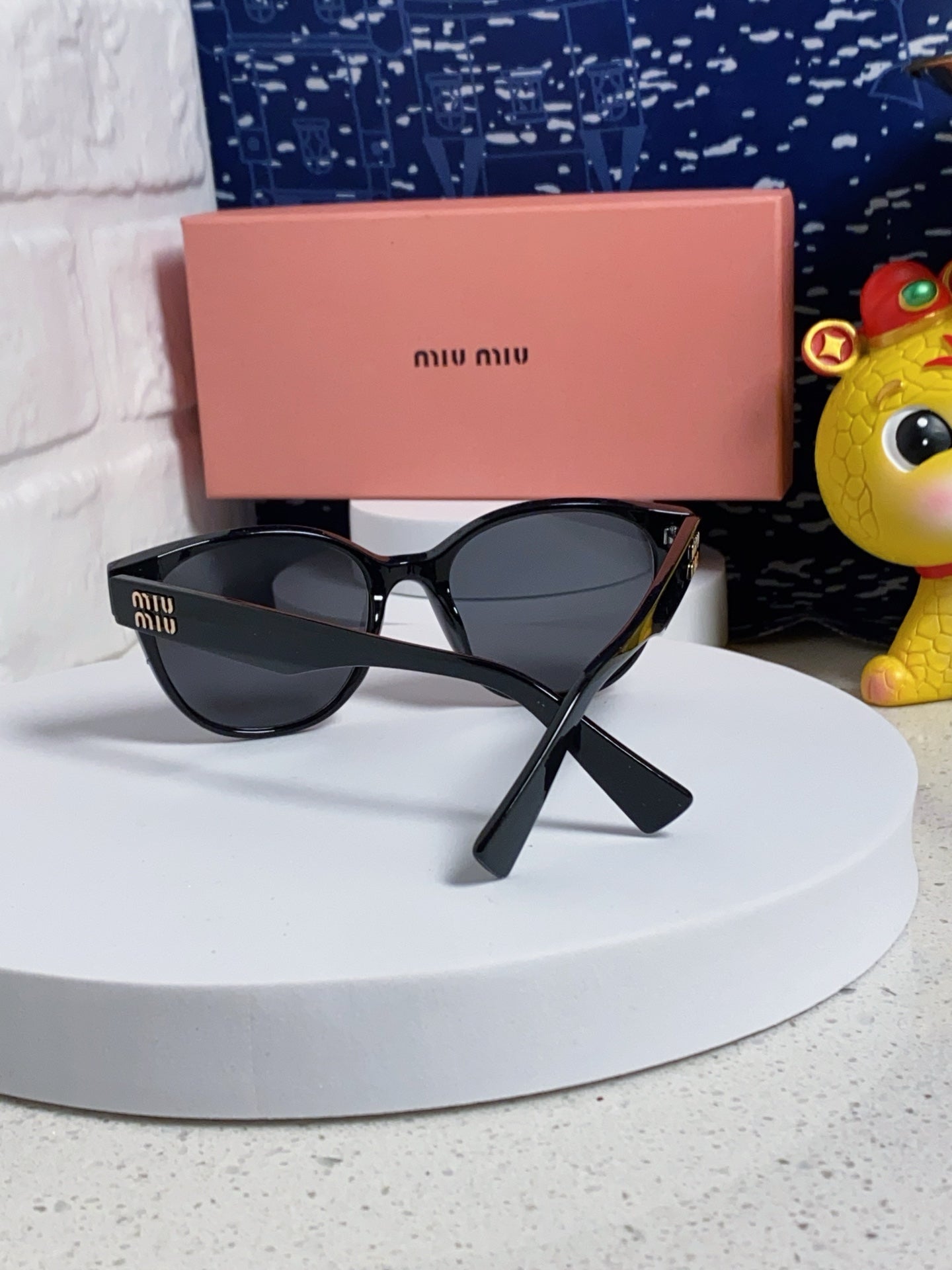 MIU MIU RUNWAY SUNGLASSES 567505 IN BLACK ACETATE BLACK LENSES