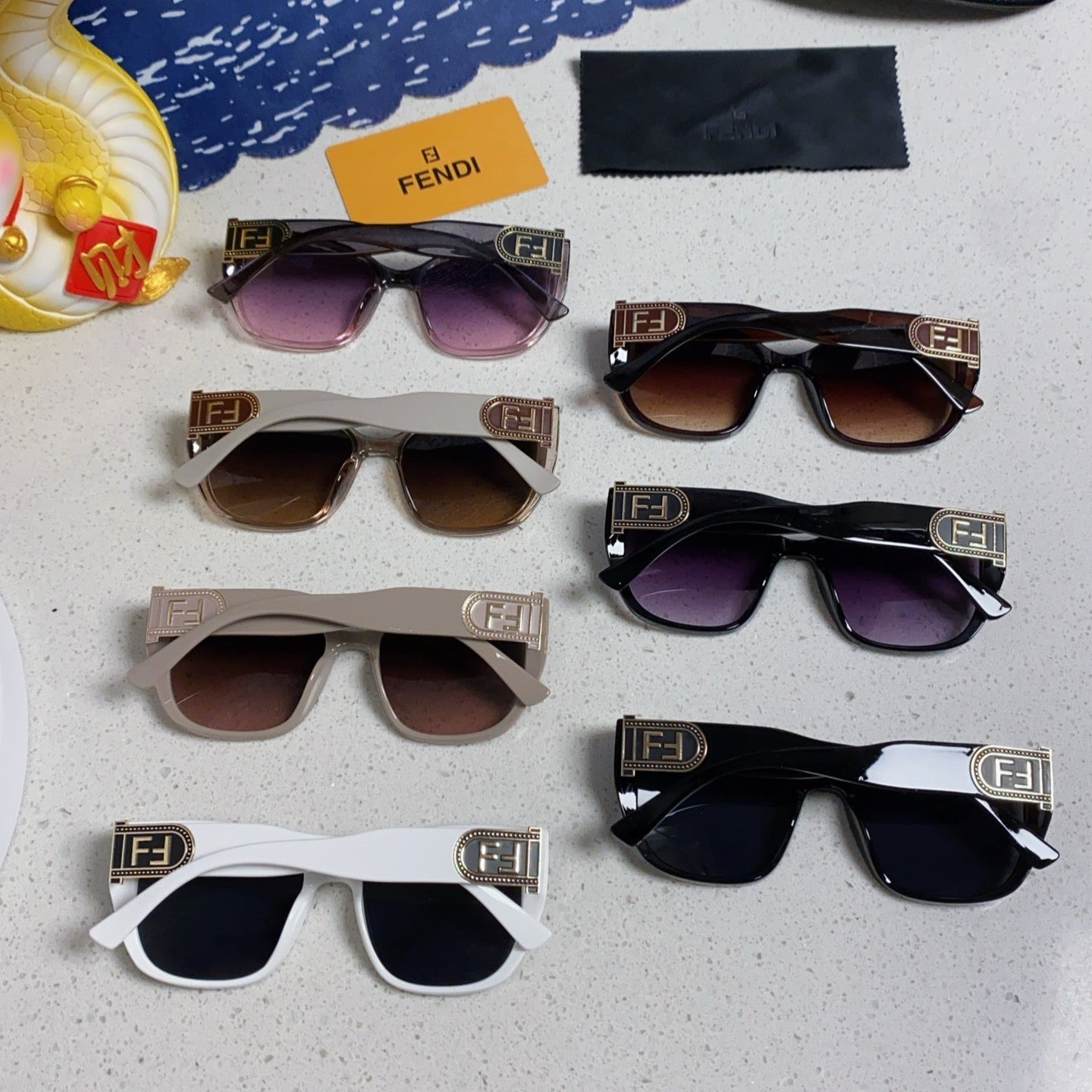 FENDI DIAGONAL CHUNKY SQUARE FRAME SUNGLASSES 543494 IN ACETATE