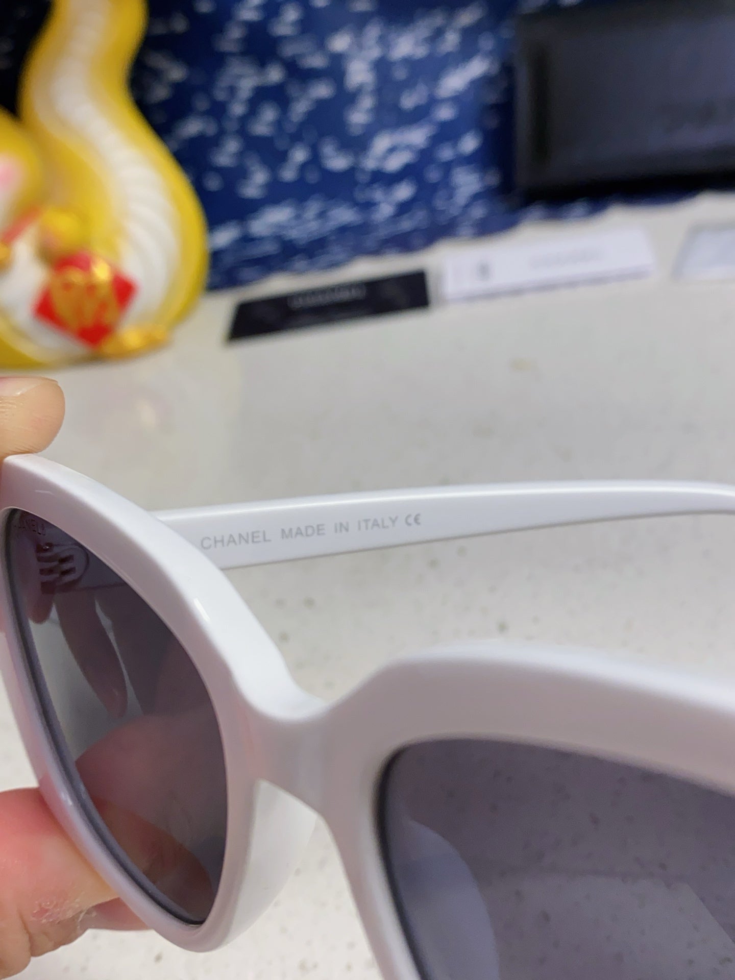 CHANEL BUTTERFLY SUNGLASSES 641814 IN WHITE ACETATE GOLD METAL LOGO