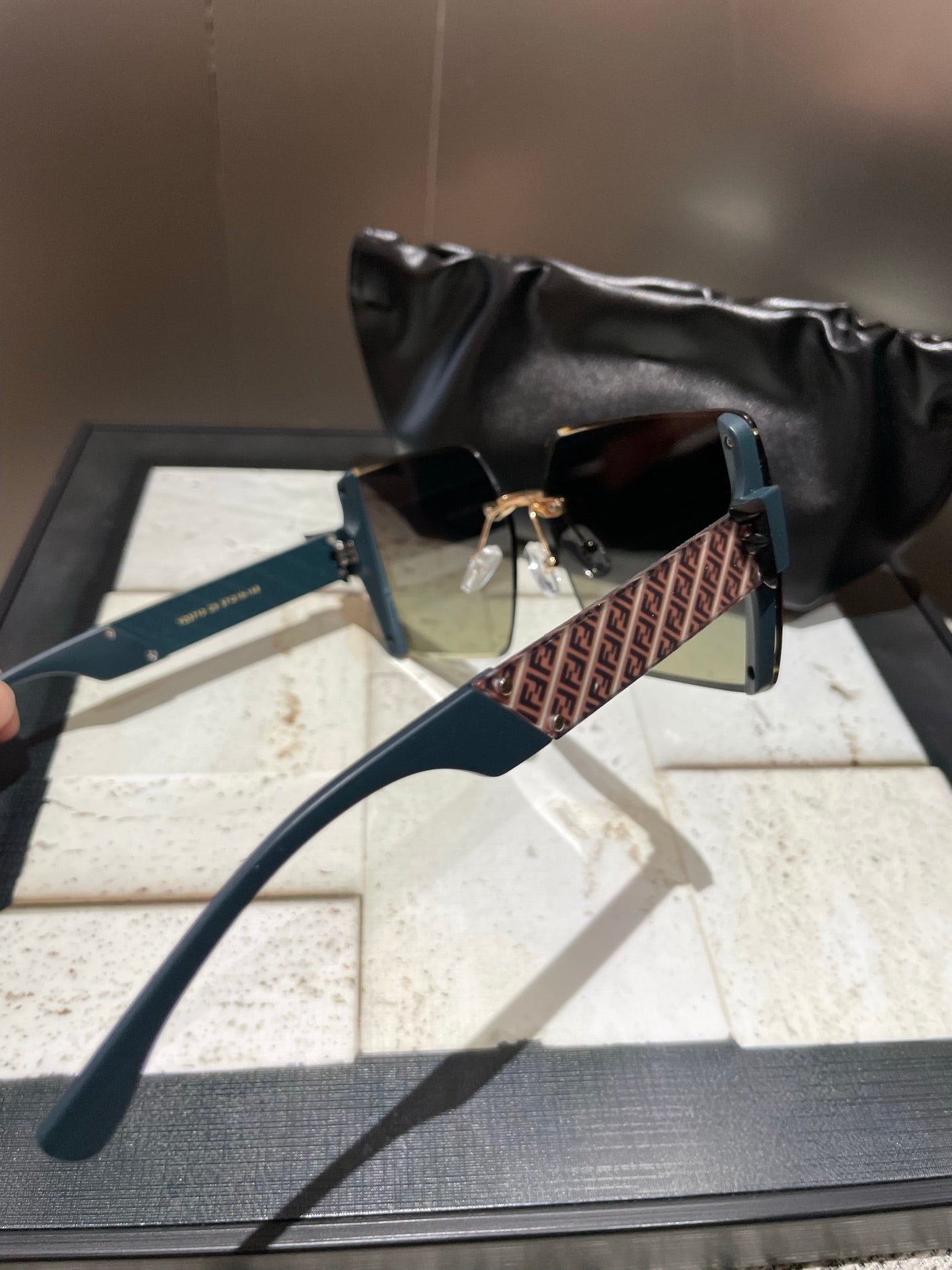 FENDI OVERSIZED FF DIAMONDS SQUARE FRAME SUNGLASSES 518548 IN ACETATE