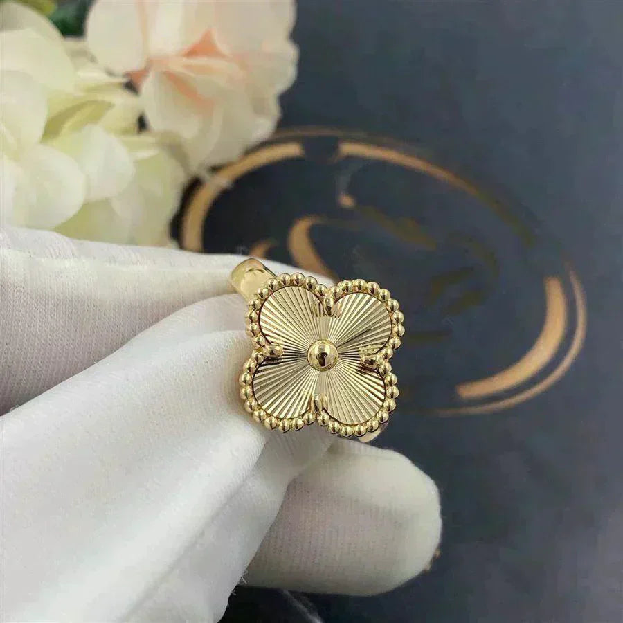 VCA CLOVER GOLD RING