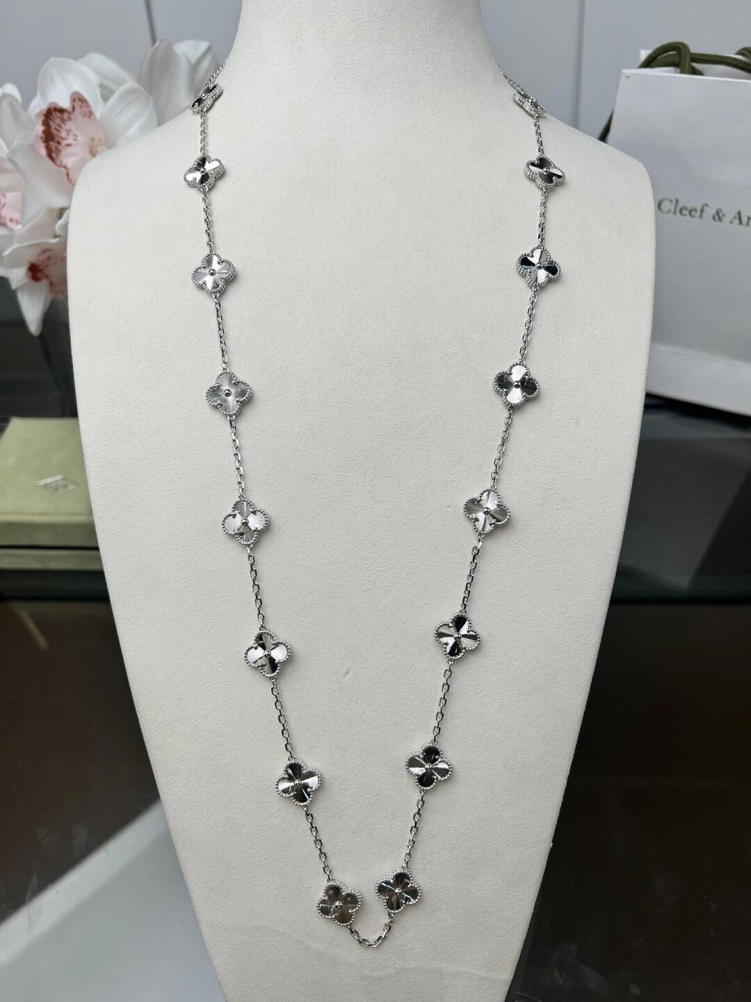 VCA CLOVER 20 MOTIFS LASER SILVER