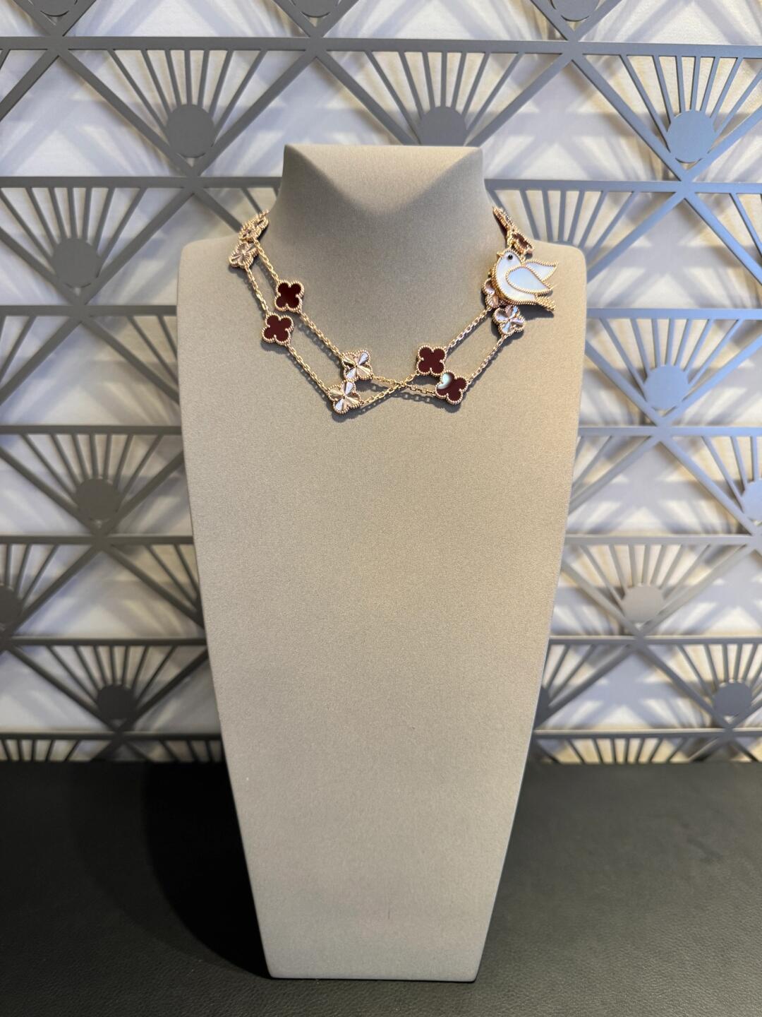 VCA CLOVER 20 MOTIFS LASER CARNELIAN NECKLACE