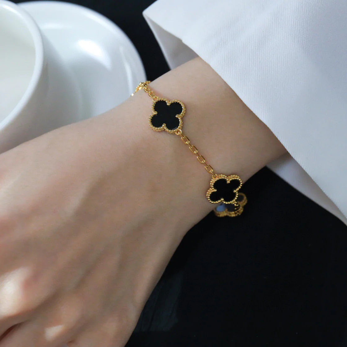 VCA CLOVER 5 MOTIF ONYXS BRACELET COLLECTION