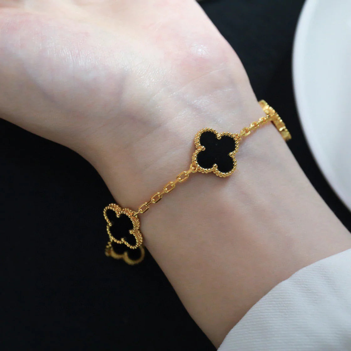 VCA CLOVER 5 MOTIF ONYXS BRACELET COLLECTION