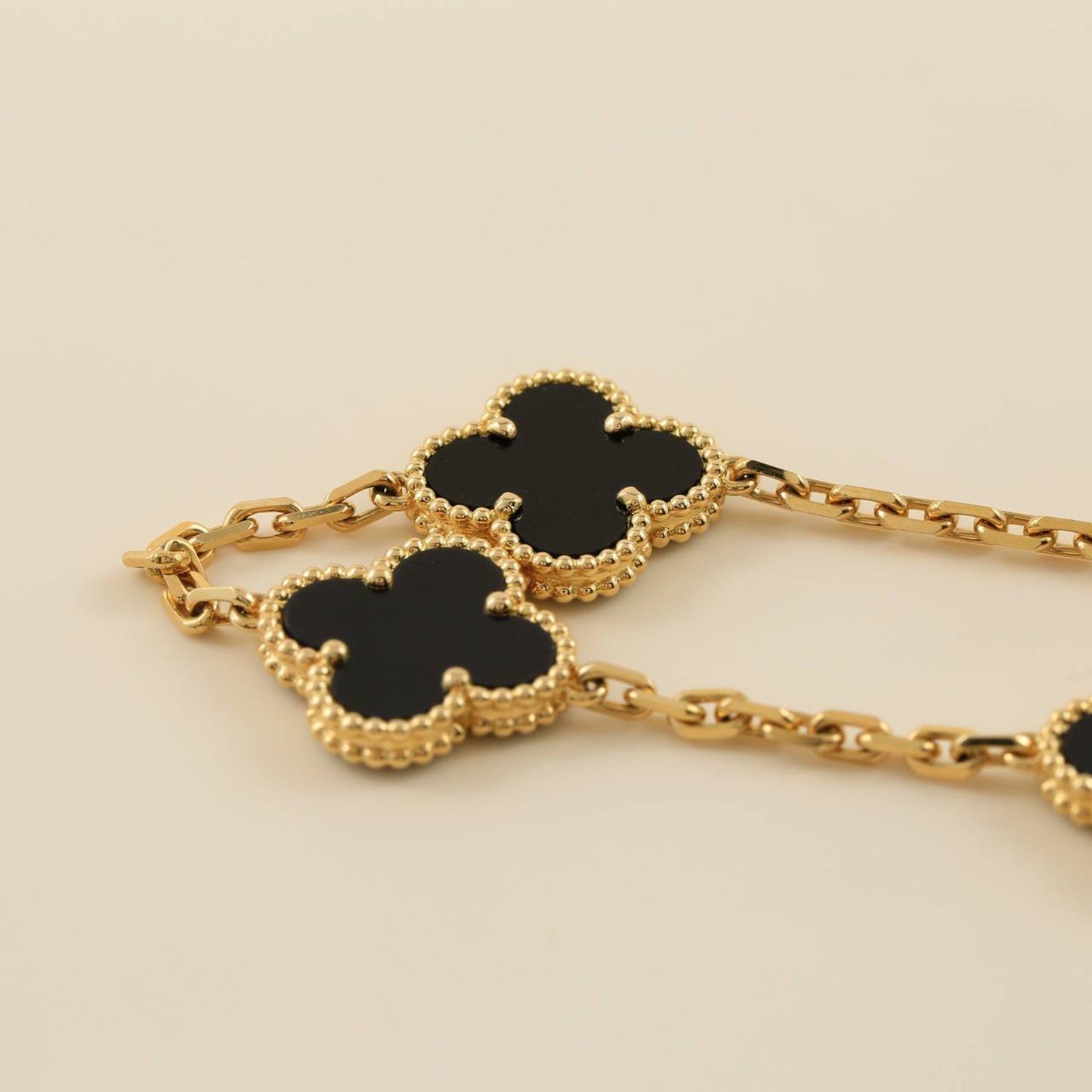 VCA CLOVER 5 MOTIF ONYXS BRACELET COLLECTION