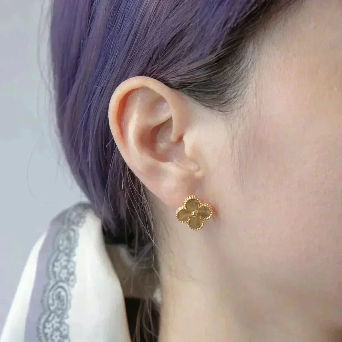 VCA CLOVER MEDIUM 1 MOTIFS LASER EARRINGS
