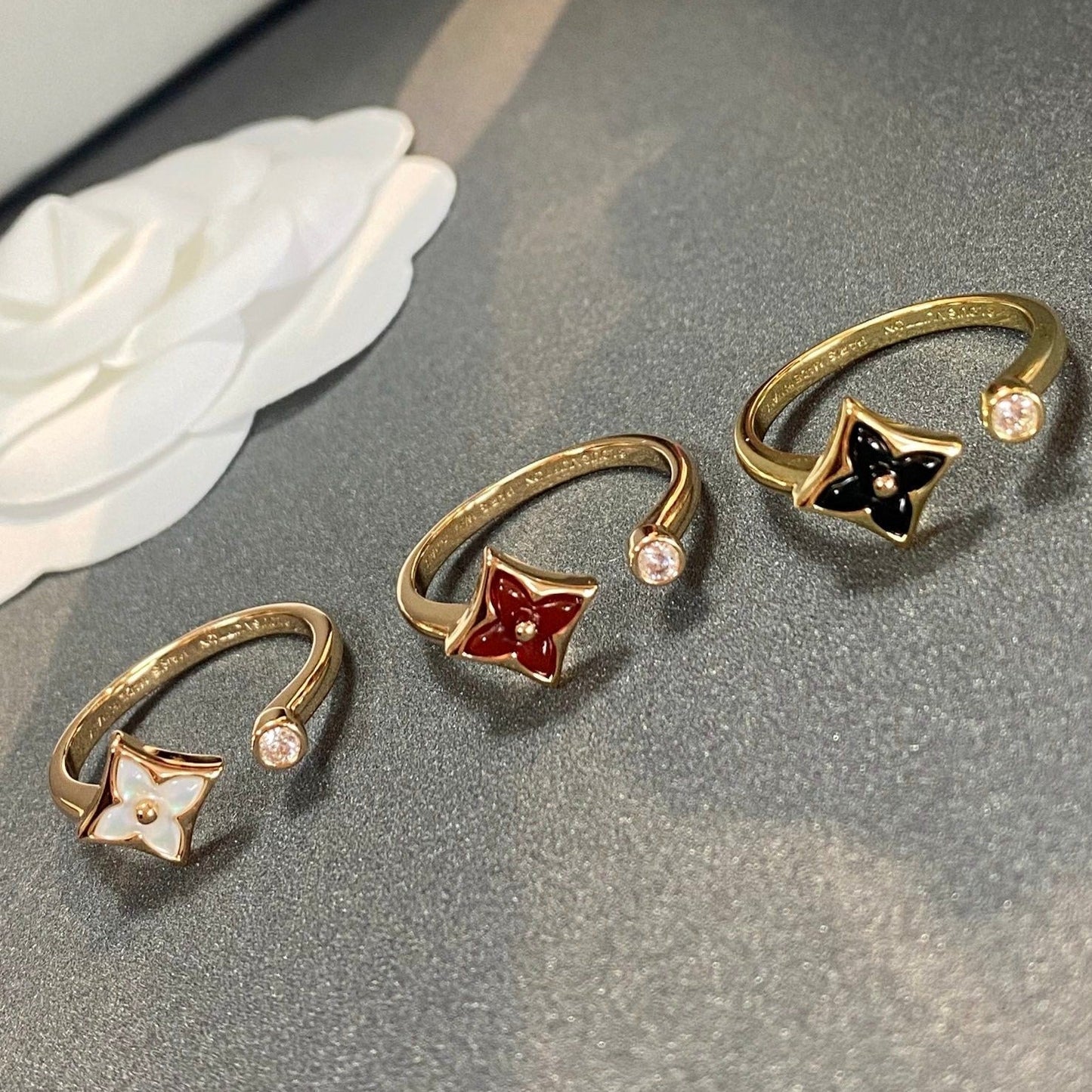 LOUIS VUITTON STAR 1 DIAMOND OPEN RING