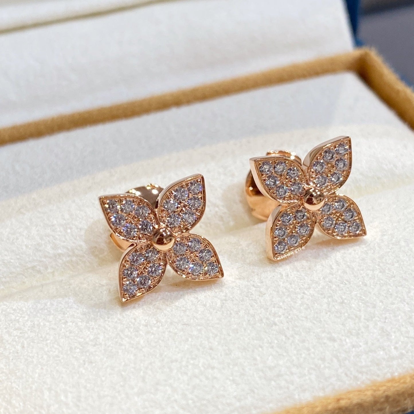 LOUIS VUITTON STAR DIAMOND EARRINGS