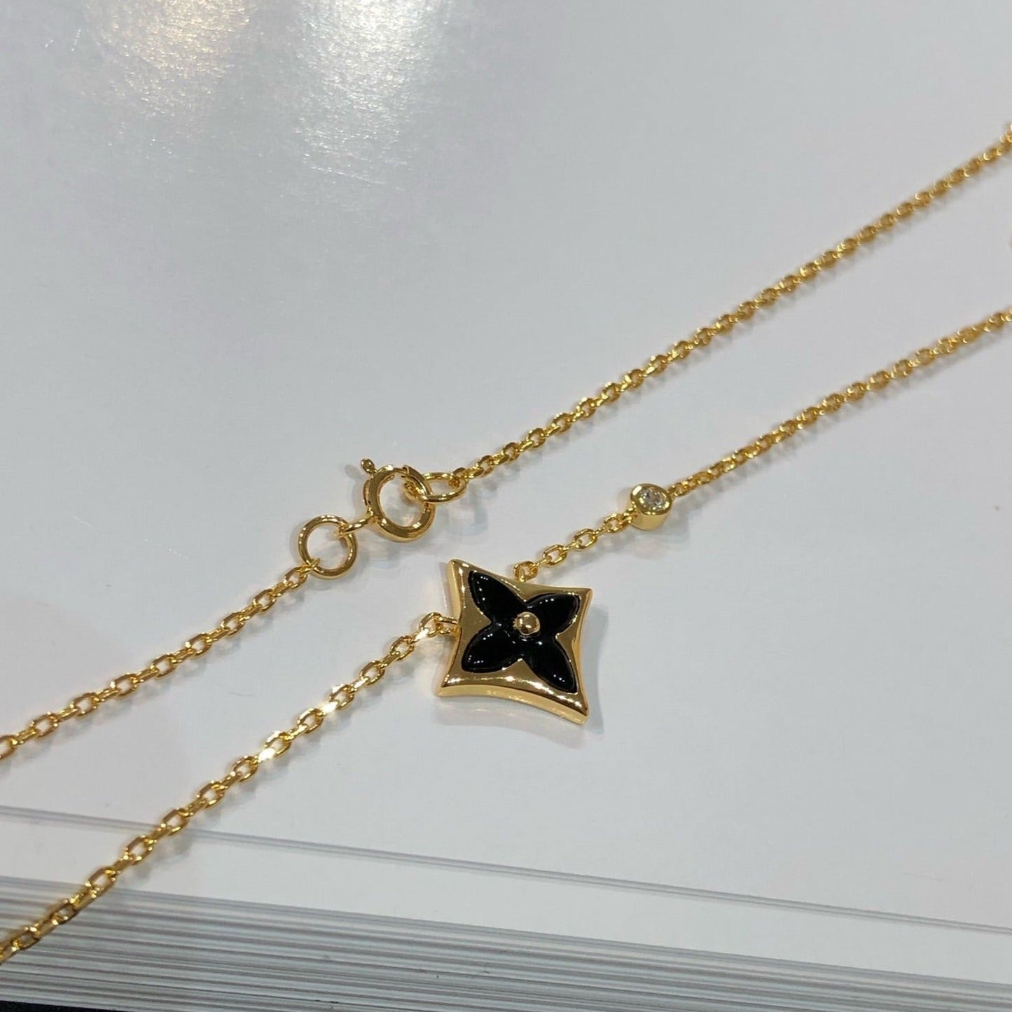 LOUIS VUITTON STAR BLACK MOP NECKLACE