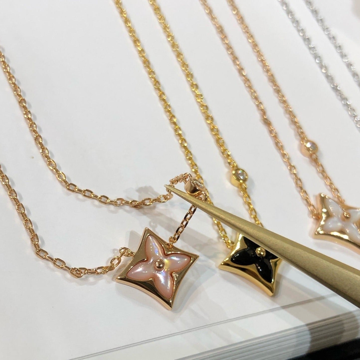 LOUIS VUITTON STAR BLACK MOP NECKLACE