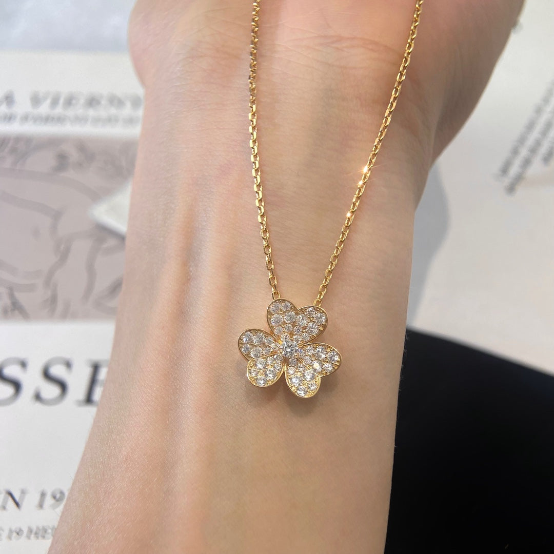 VCA FLOWER DIAMOND NECKLACE
