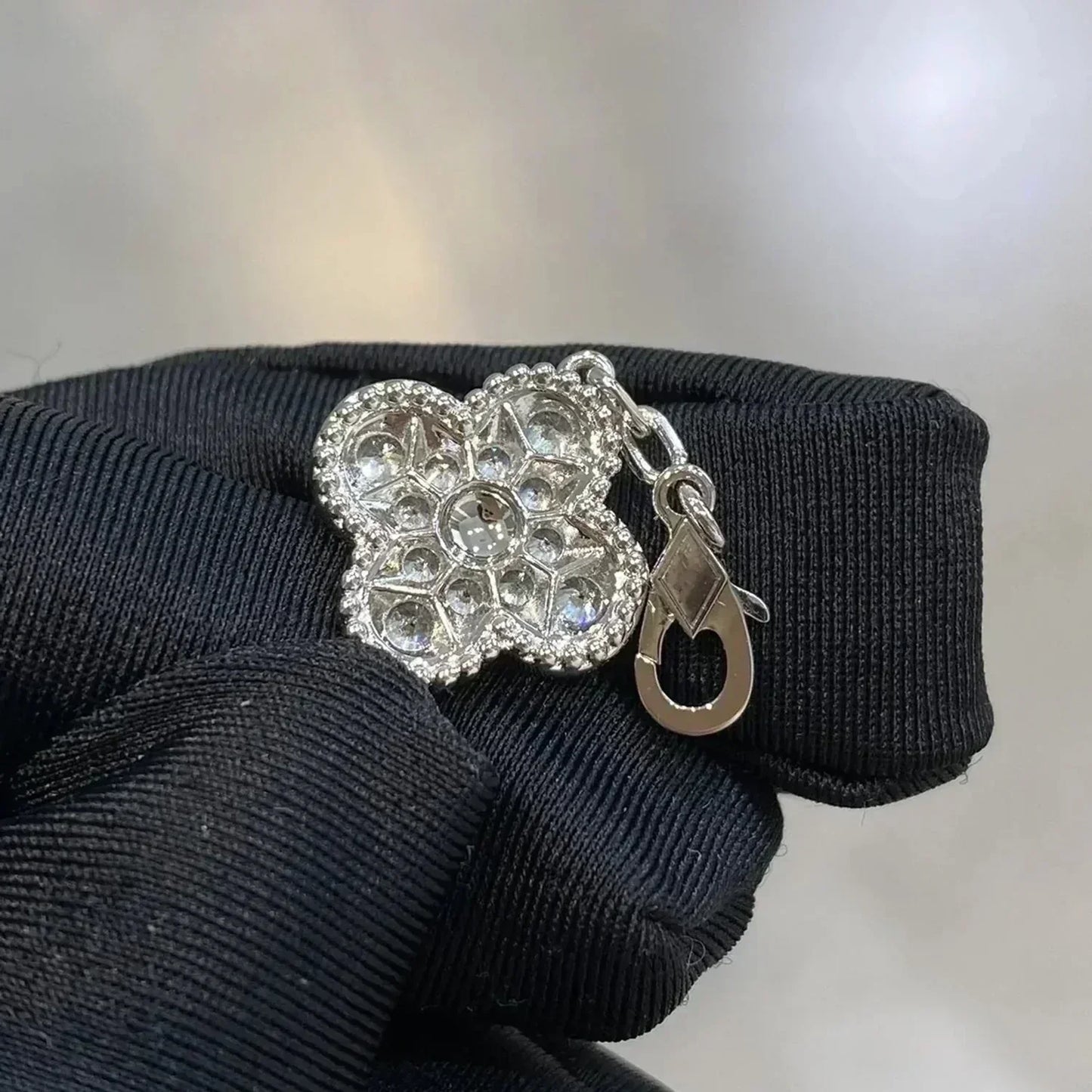 VCA CLOVER 5 MOTIF FULL DIAMOND BRACELET COLLECTION