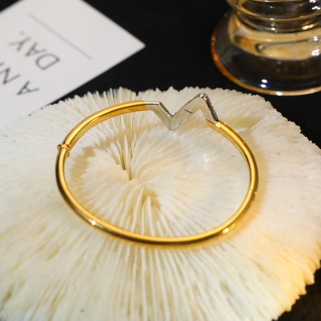 LOUIS VUITTON VOLTE UPSITE DOWN GOLD DIAMOND BRACELET