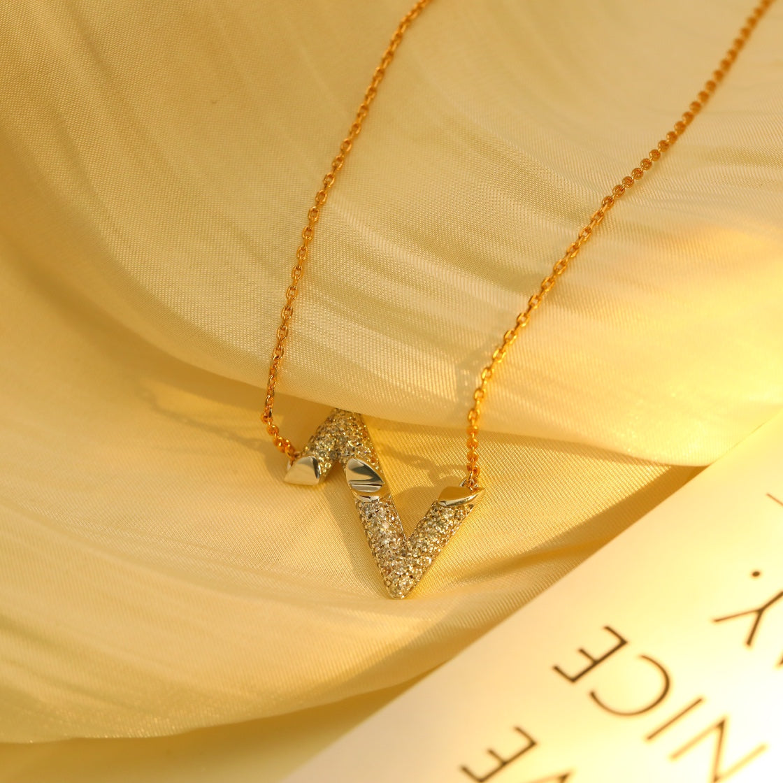 LOUIS VUITTON VOLT SILVER DIAMOND PEDANT NECKLACE