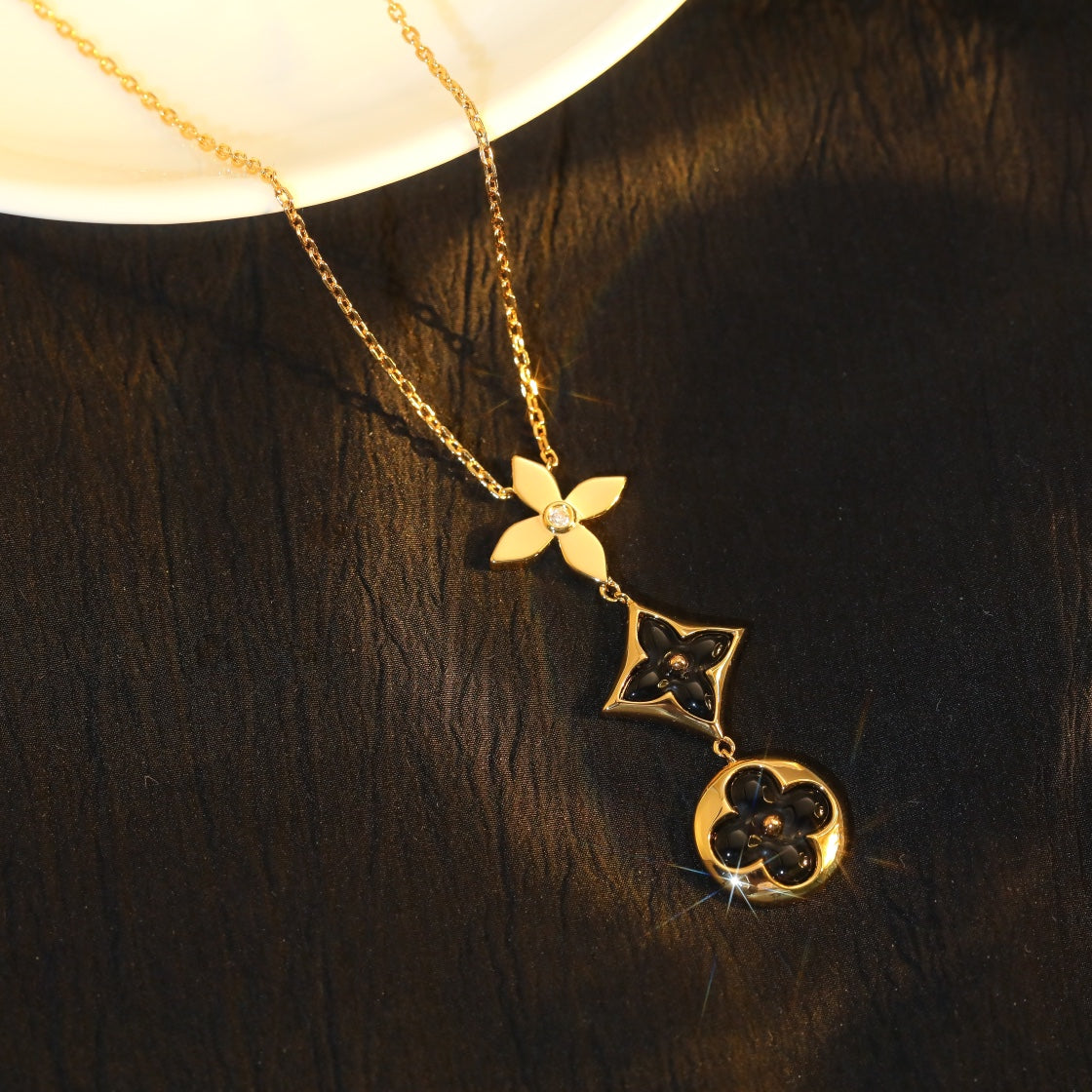 LOUIS VUITTON STAR AND SUN ONYX PINK GOLD NECKLACE