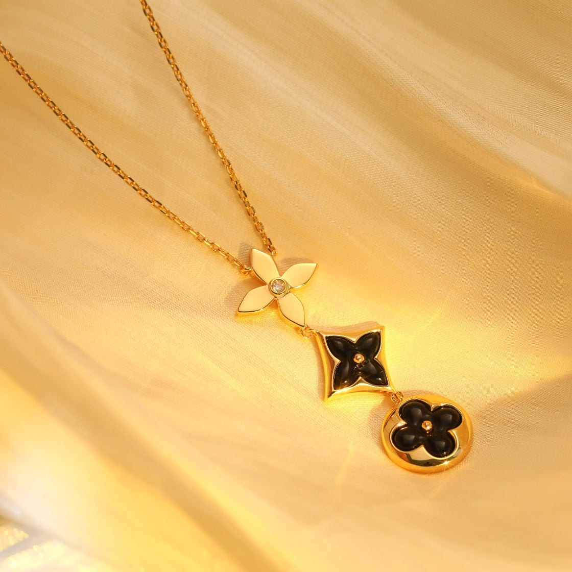 LOUIS VUITTON STAR AND SUN ONYX PINK GOLD NECKLACE