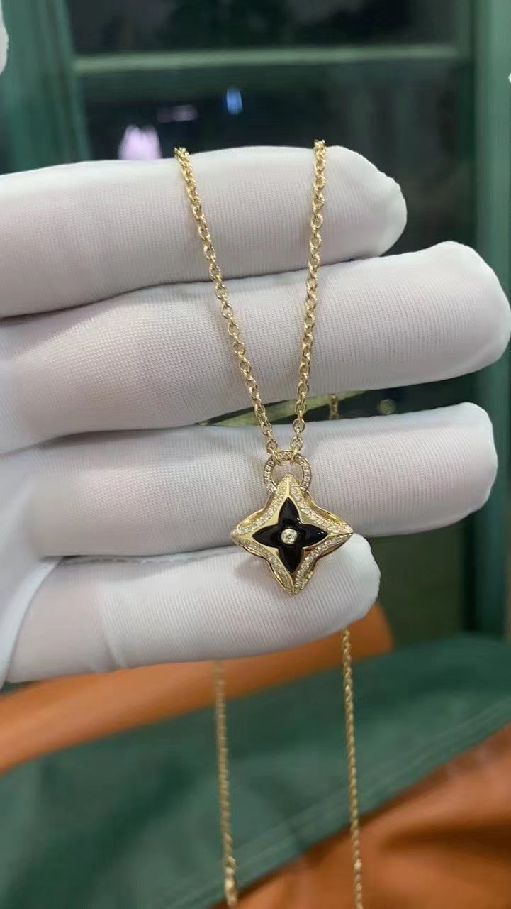 LOUIS VUITTON STAR PEDANT PINK GOLD DIAMOND NECKLACE