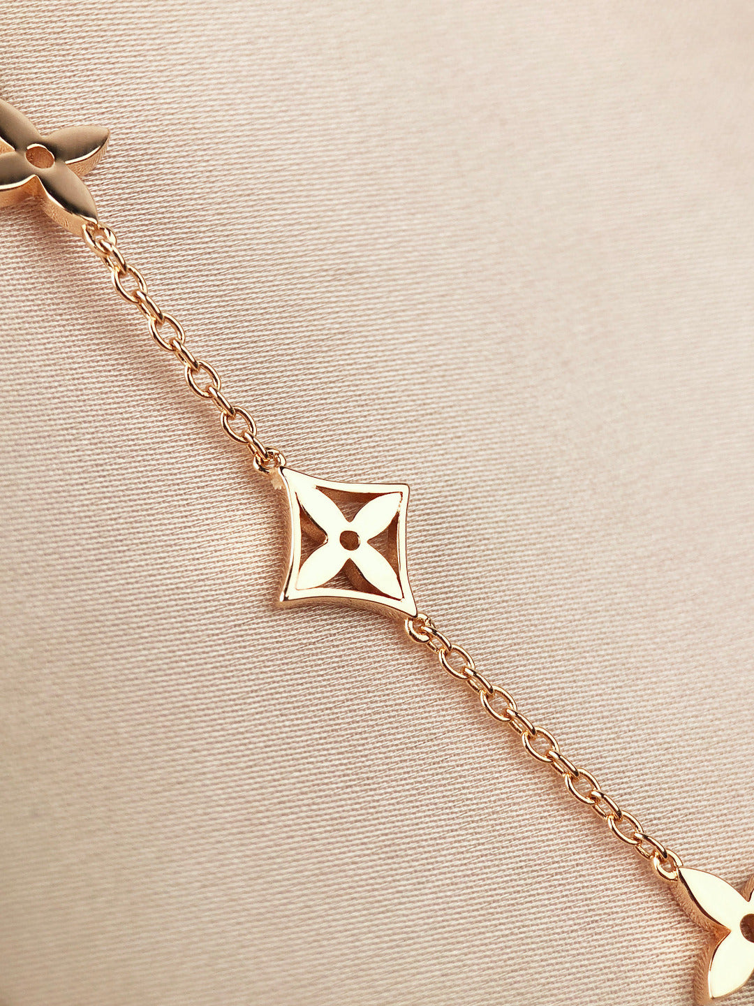 LOUIS VUITTON STAR AND SUN 7 MOTIFS GOLD BRACELET