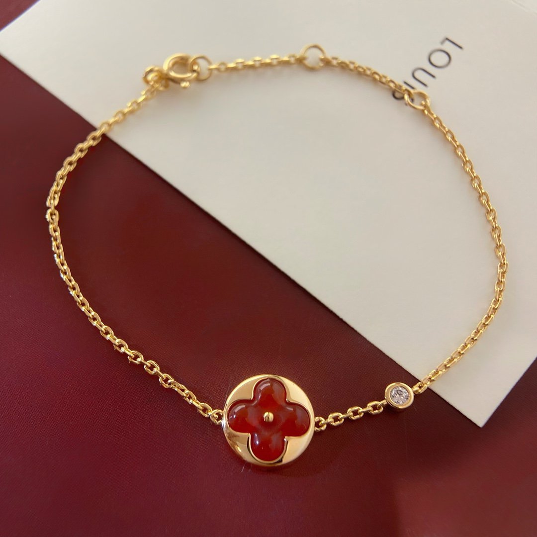LOUIS VUITTON SUN PEDANT CARNELIAN BRACELET