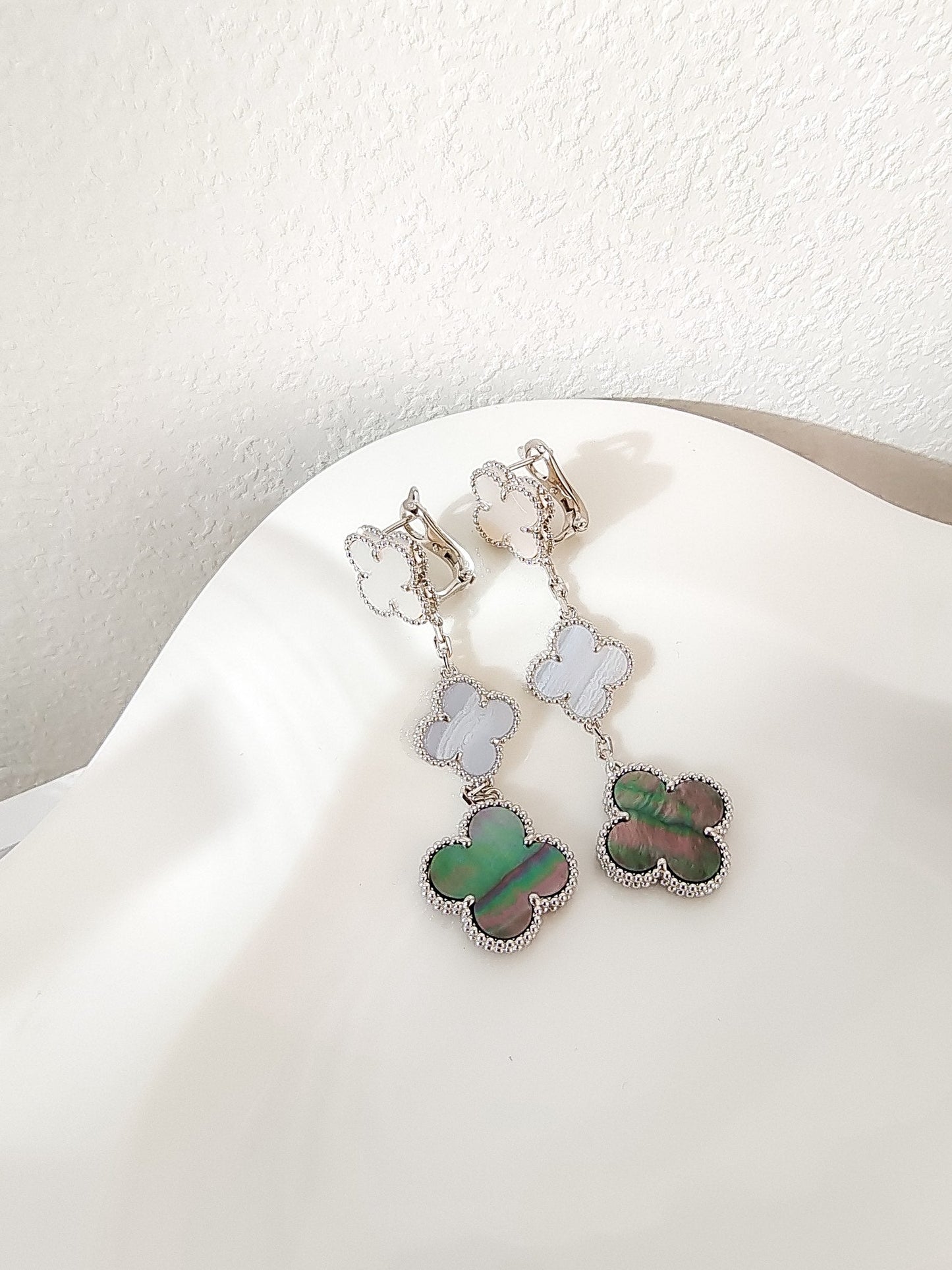 VCA CLOVER 3 MOTIFS CHALCEDONY DARK MOP SILVER EARRINGS
