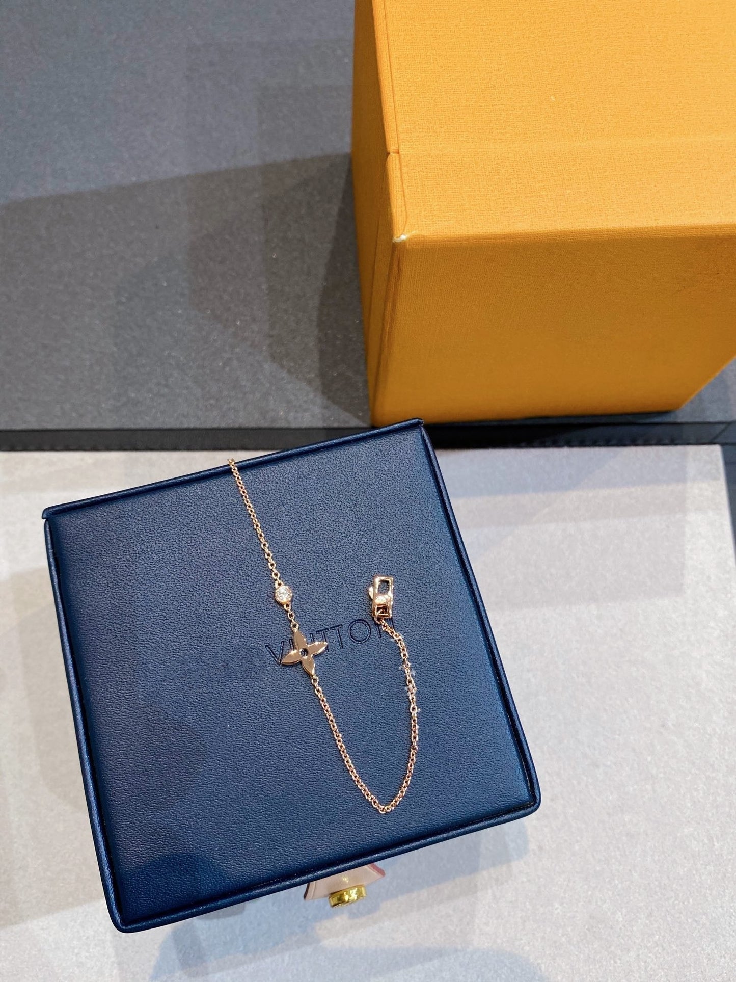 LOUIS VUITTON STAR DIAMOND PINK GOLD BRACELET