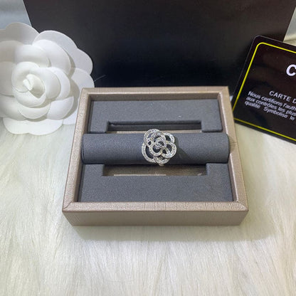 18K  Chanel Fil De Cam¨¦lia Ring