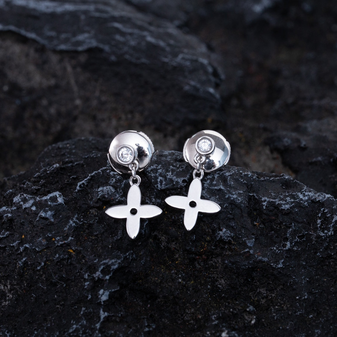LOUIS VUITTON VIDYLLE SILVER DIAMOND MINI DROP EARRINGS