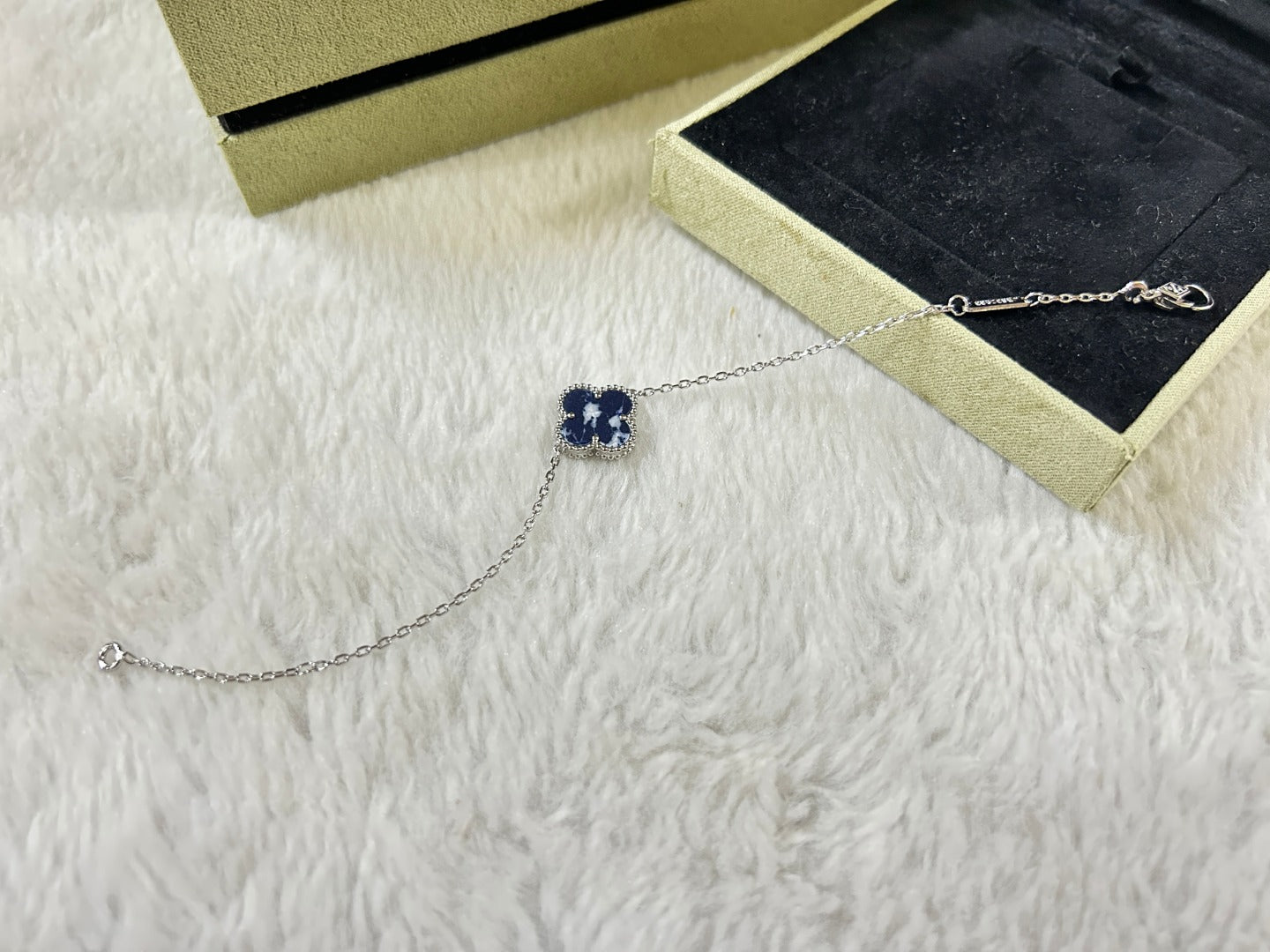 VCA CLOVER 1 MOTIF PIETERSITE BRACELET