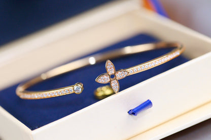 LOUIS VUITTON IDYLLE PINK GOLD OPEN BRACELET DIAMOND PAVED