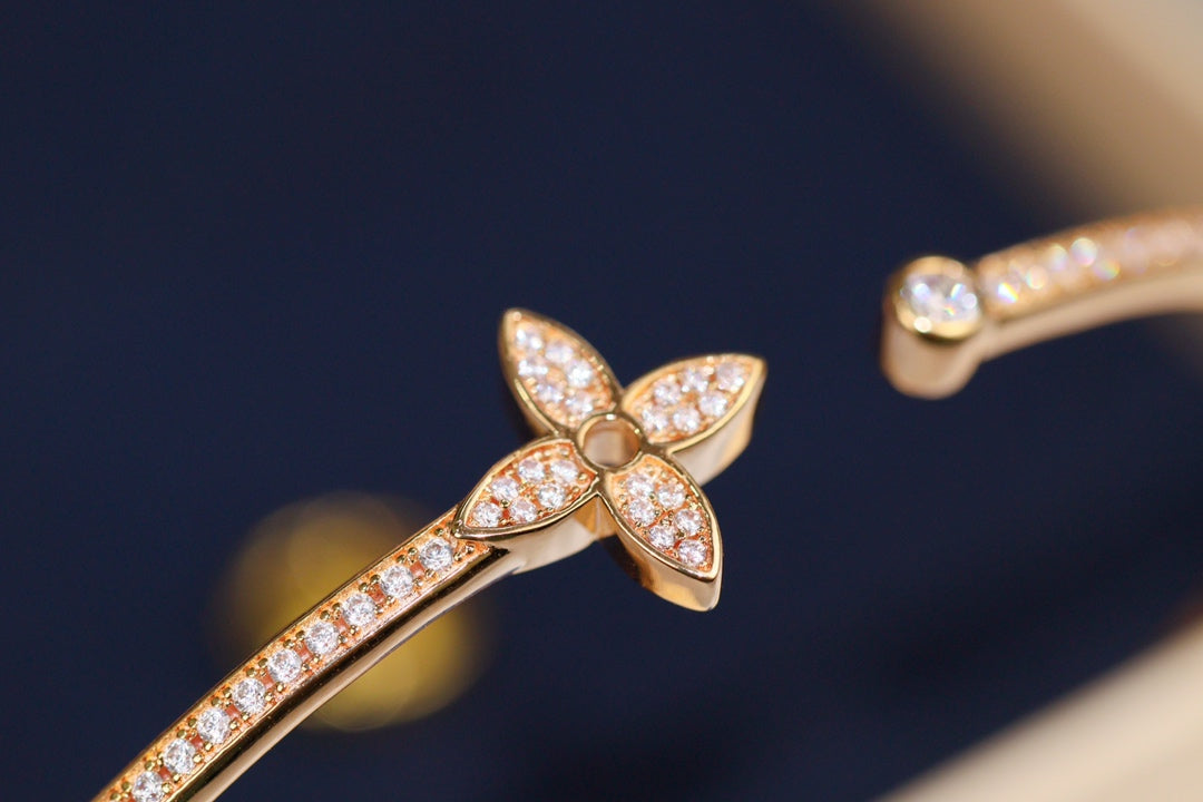 LOUIS VUITTON IDYLLE PINK GOLD OPEN BRACELET DIAMOND PAVED