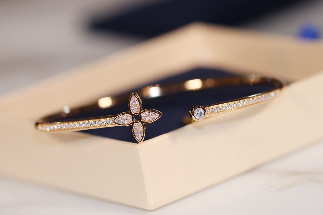 LOUIS VUITTON IDYLLE GOLD OPEN BRACELET DIAMOND PAVED