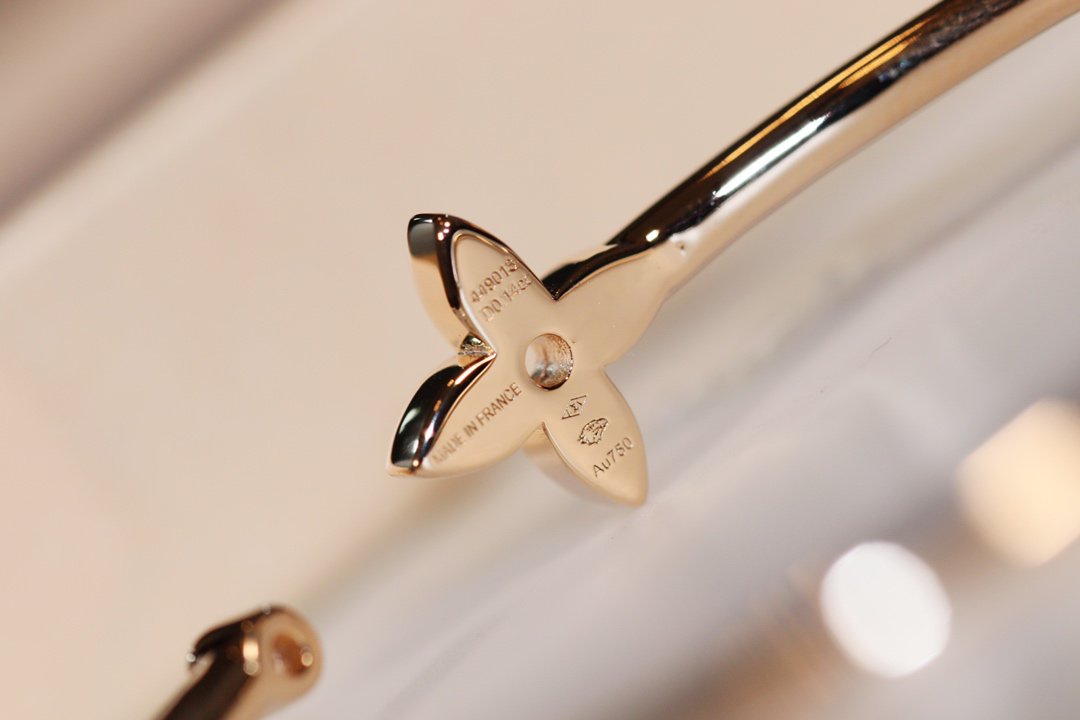 LOUIS VUITTON IDYLLE GOLD OPEN BRACELET DIAMOND PAVED