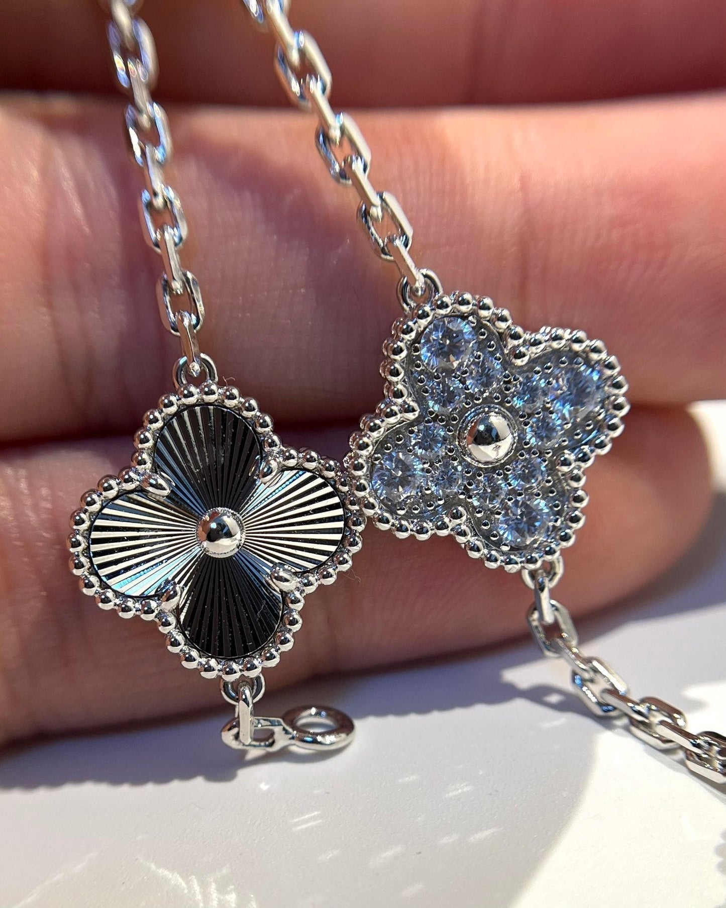 VCA CLOVER 5 MOTIF LASER BRACELET COLLECTION