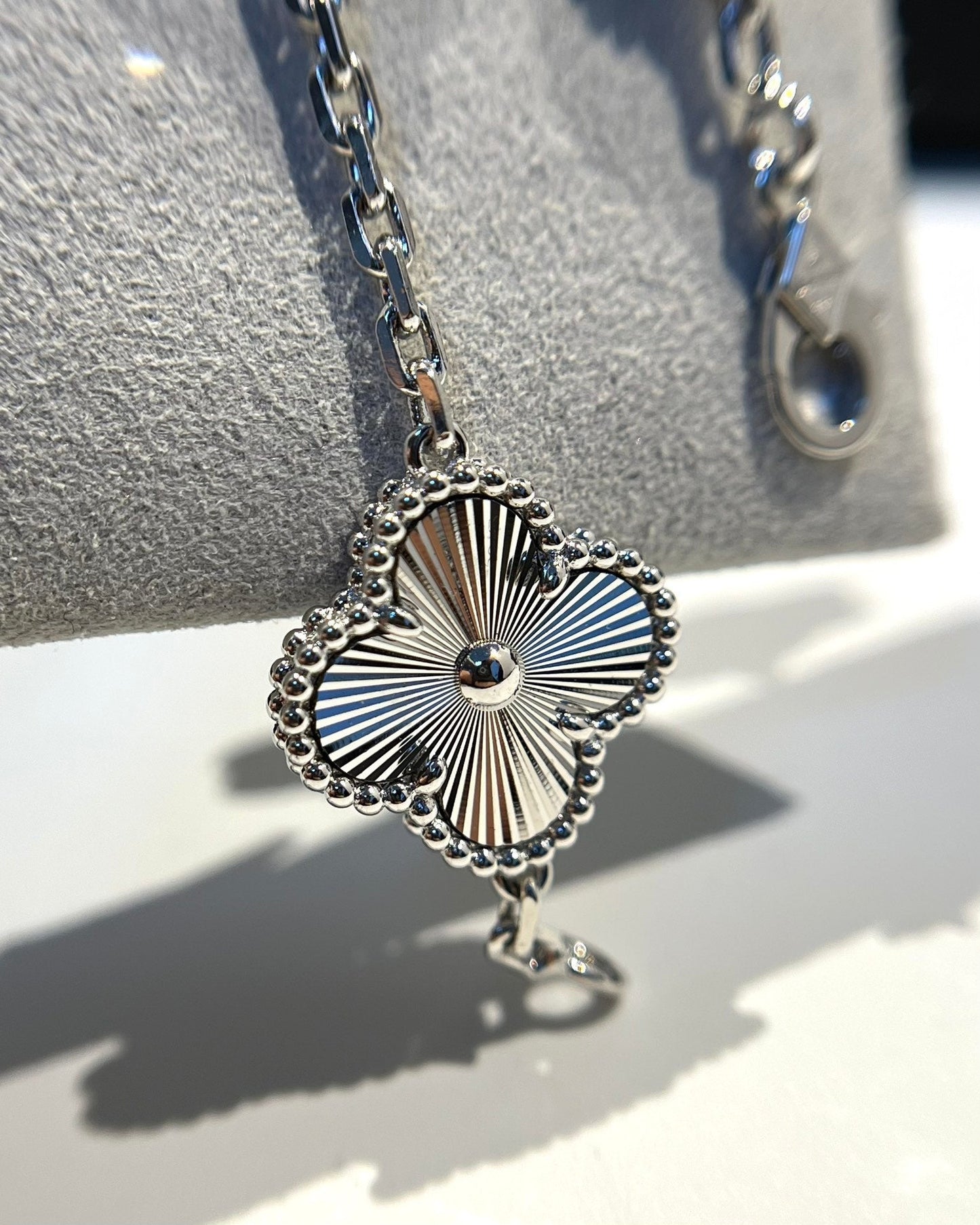 VCA CLOVER 5 MOTIF LASER BRACELET COLLECTION