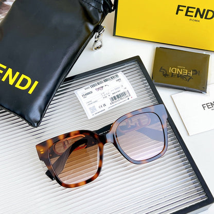 FENDI DIAGONAL SQUARE FRAME SUNGLASSES FE40063 IN ACETATE