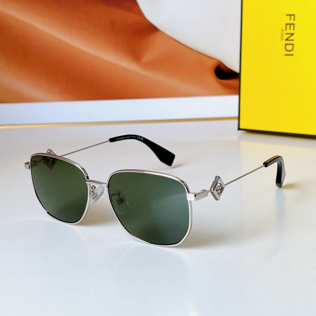 FENDI TRAVEL SQUARE FRAME SUNGLASSES FE50111F IN METAL