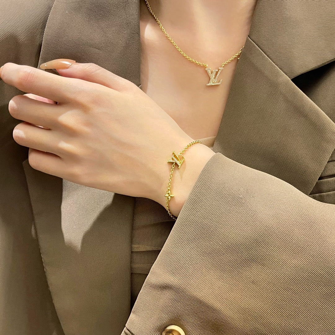 LOUIS VUITTON LOGO STAR MOTIF GOLD BRACELET