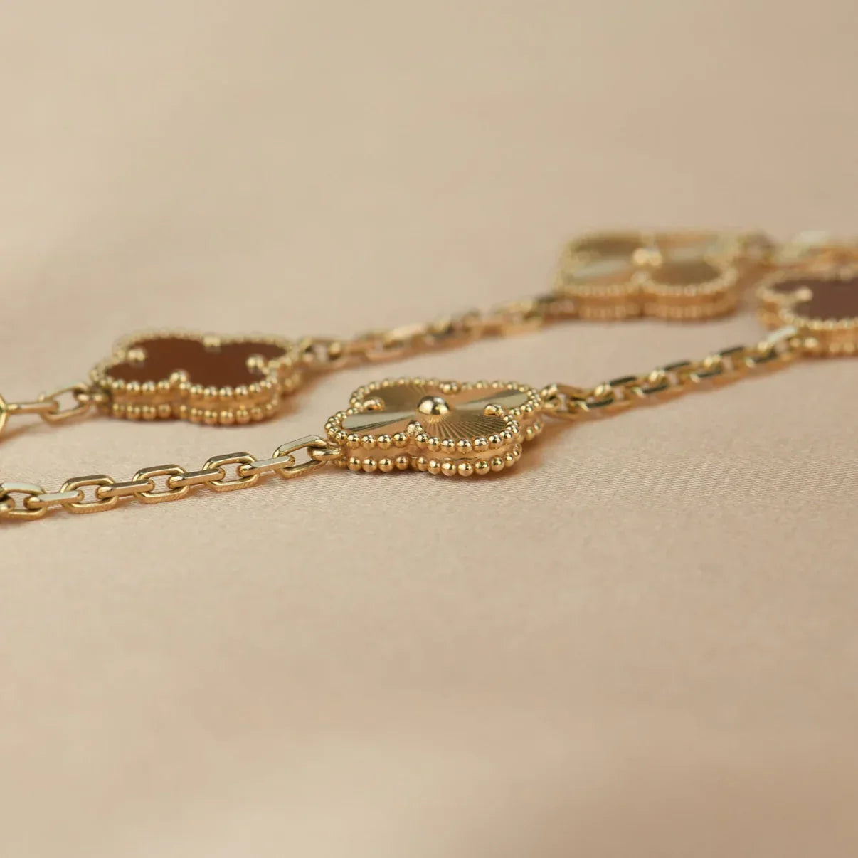 VCA CLOVER 5 MOTIF RED CORNELIAN BRACELET COLLECTION