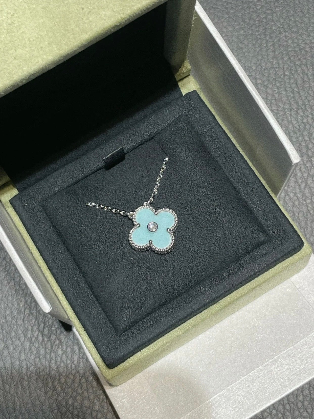 VCA CLOVER 1 DIAMOND LIGHT BLUE SILVER NECKLACE