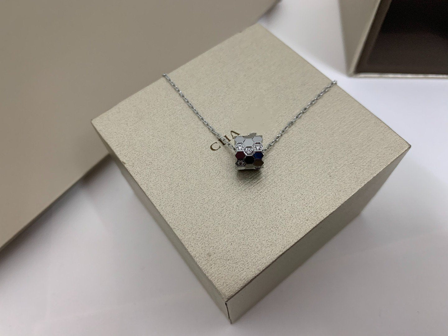 CHAUMET BEE LOVE DIAMOND NECKLACE