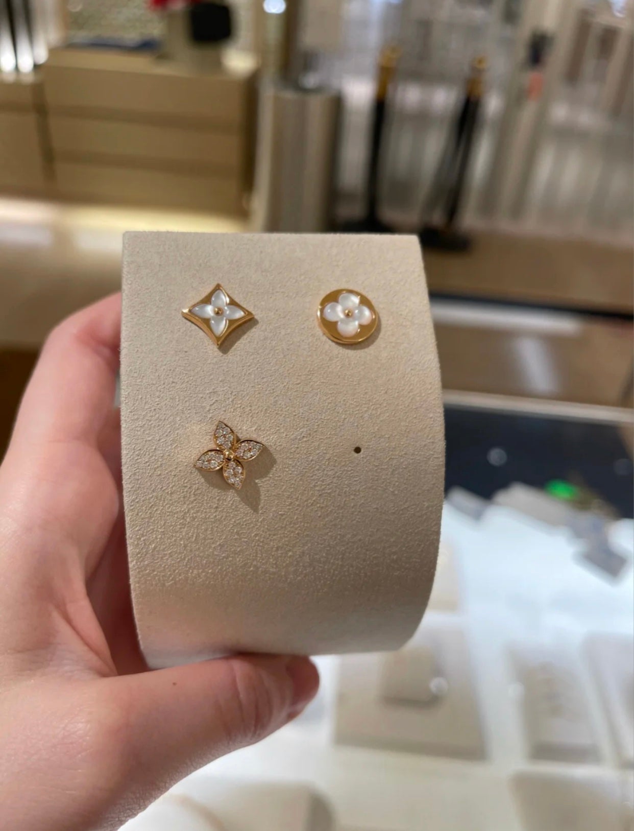 LOUIS VUITTON STAR BLOSSOM STUD EARRINGS PINK GOLD DIAMONDS